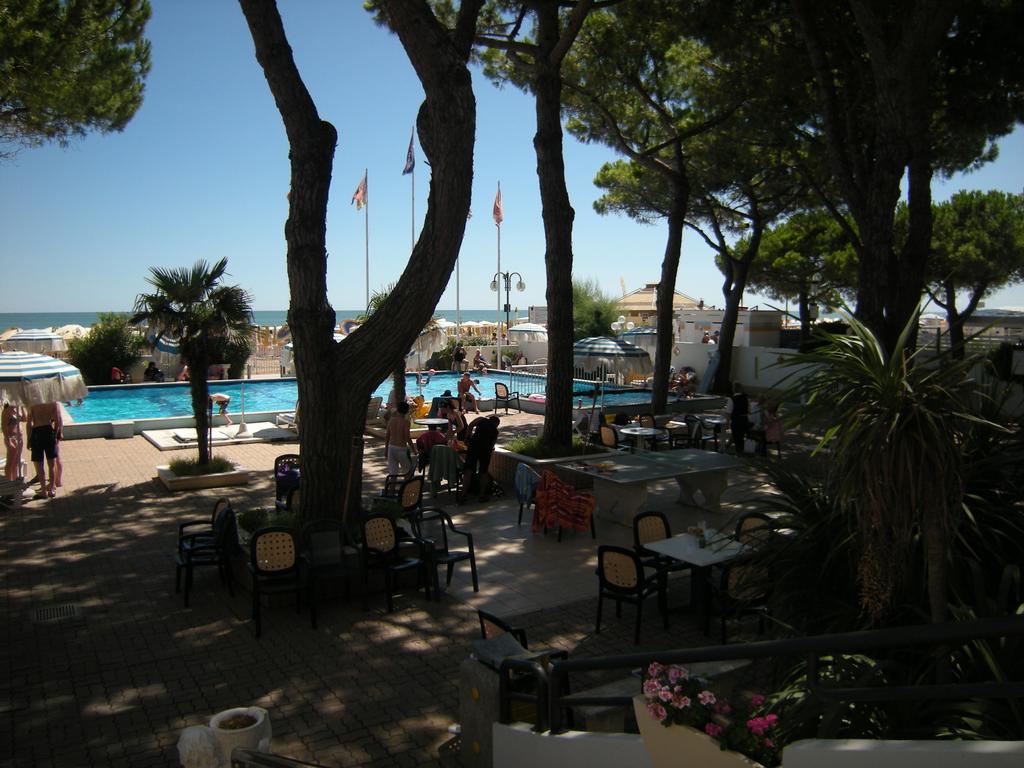 Hotel Ambasciatori Palace Lido di Jesolo Exterior foto