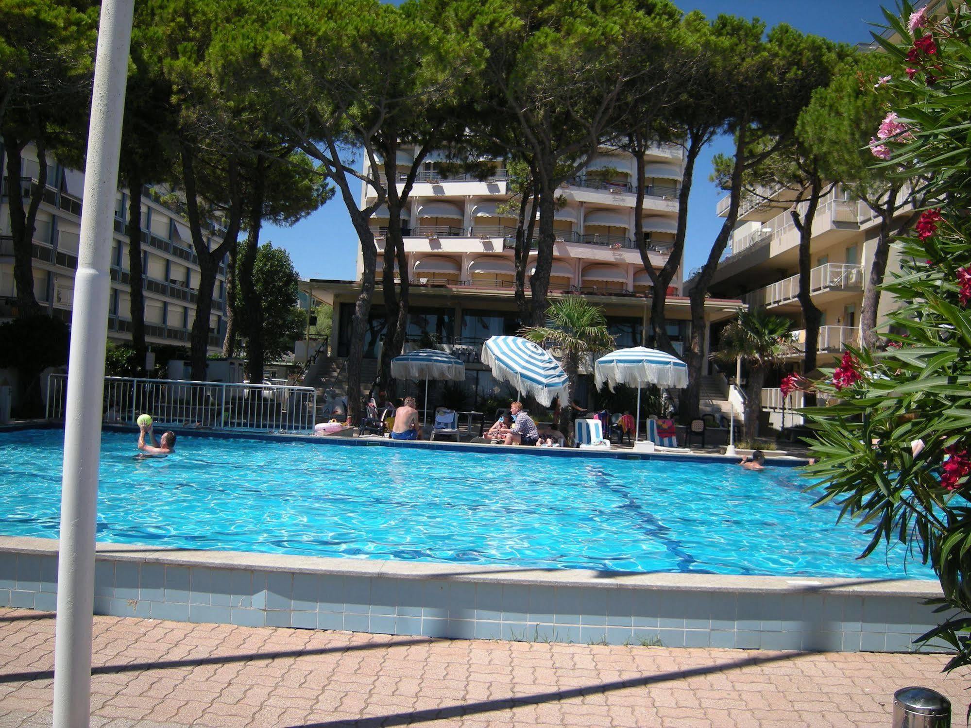 Hotel Ambasciatori Palace Lido di Jesolo Exterior foto